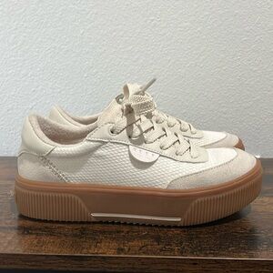 Reef Lay Day Lift Sneaker Cream Women's US 7.5 CJ6924
Only worn twice